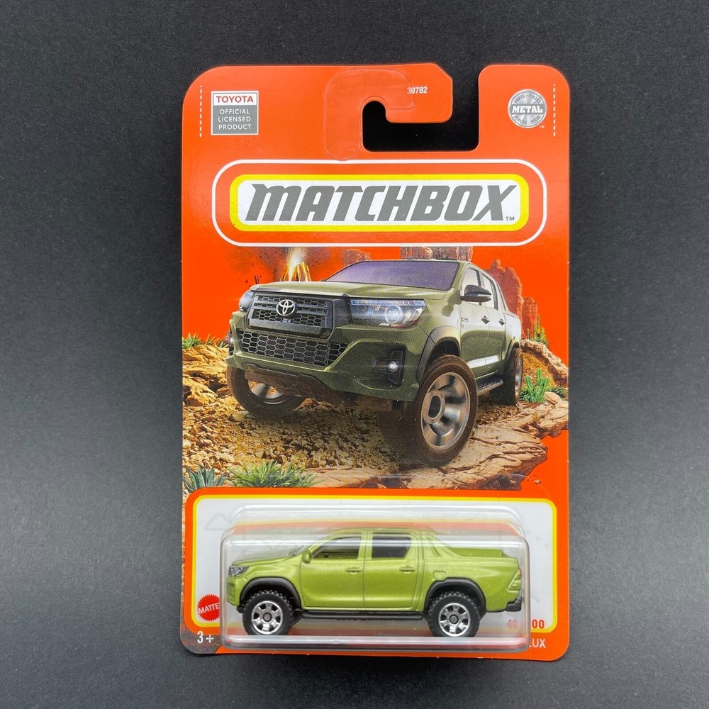 Matchbox 2018 Toyota Hilux Pickup Truck Extended Cab Green Diecast 1/64 #40/100